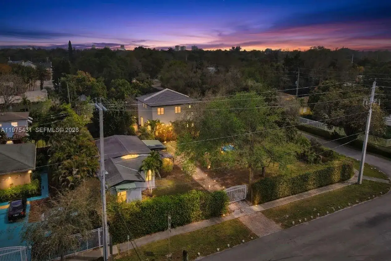 11809 NE 1st Ave, Miami FL 33161 photo 2
