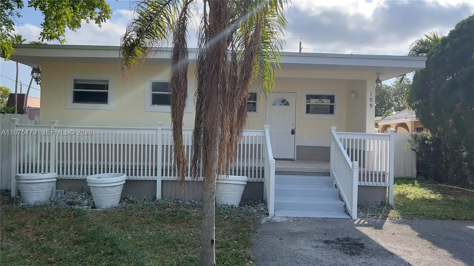109 SW 1st Ave, Hallandale Beach FL 33009 photo 2