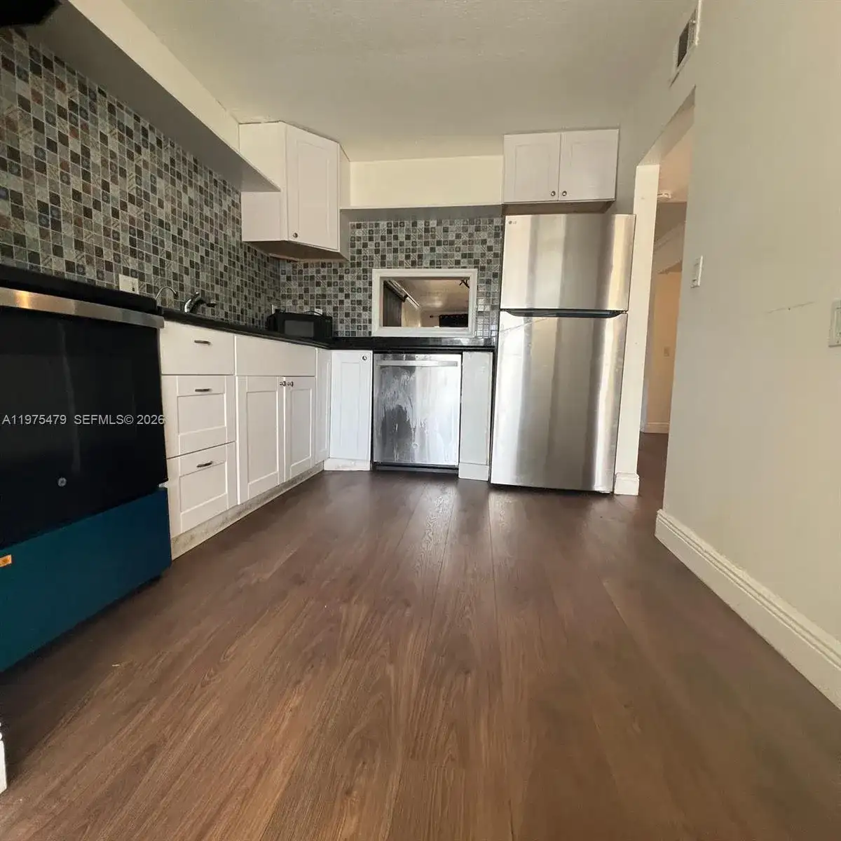 109 SW 1st Ave, Hallandale Beach FL 33009 photo 4