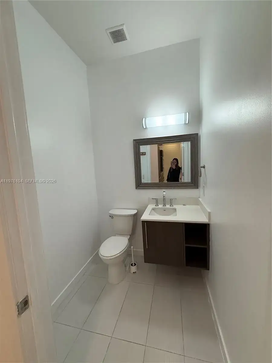 7661 NW 107th Ave # 813, Doral FL 33178 photo 2