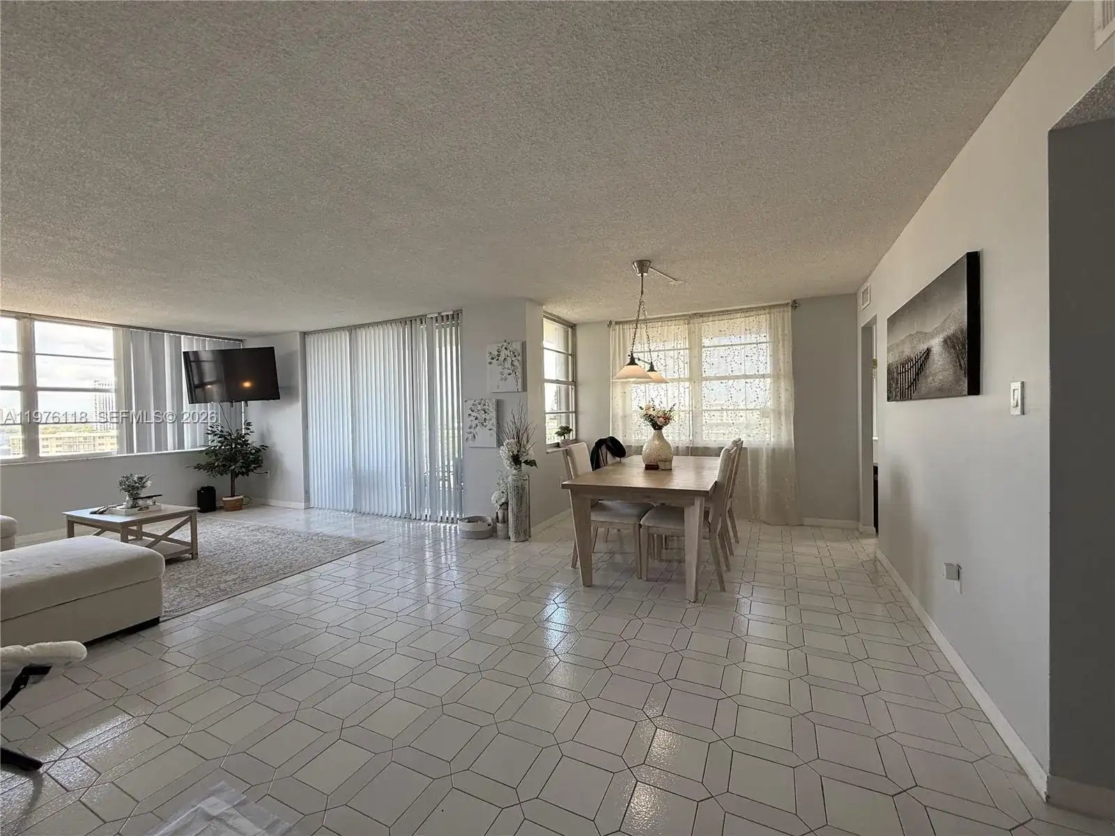 18011 Biscayne Blvd # 805, Aventura FL 33160 photo 2