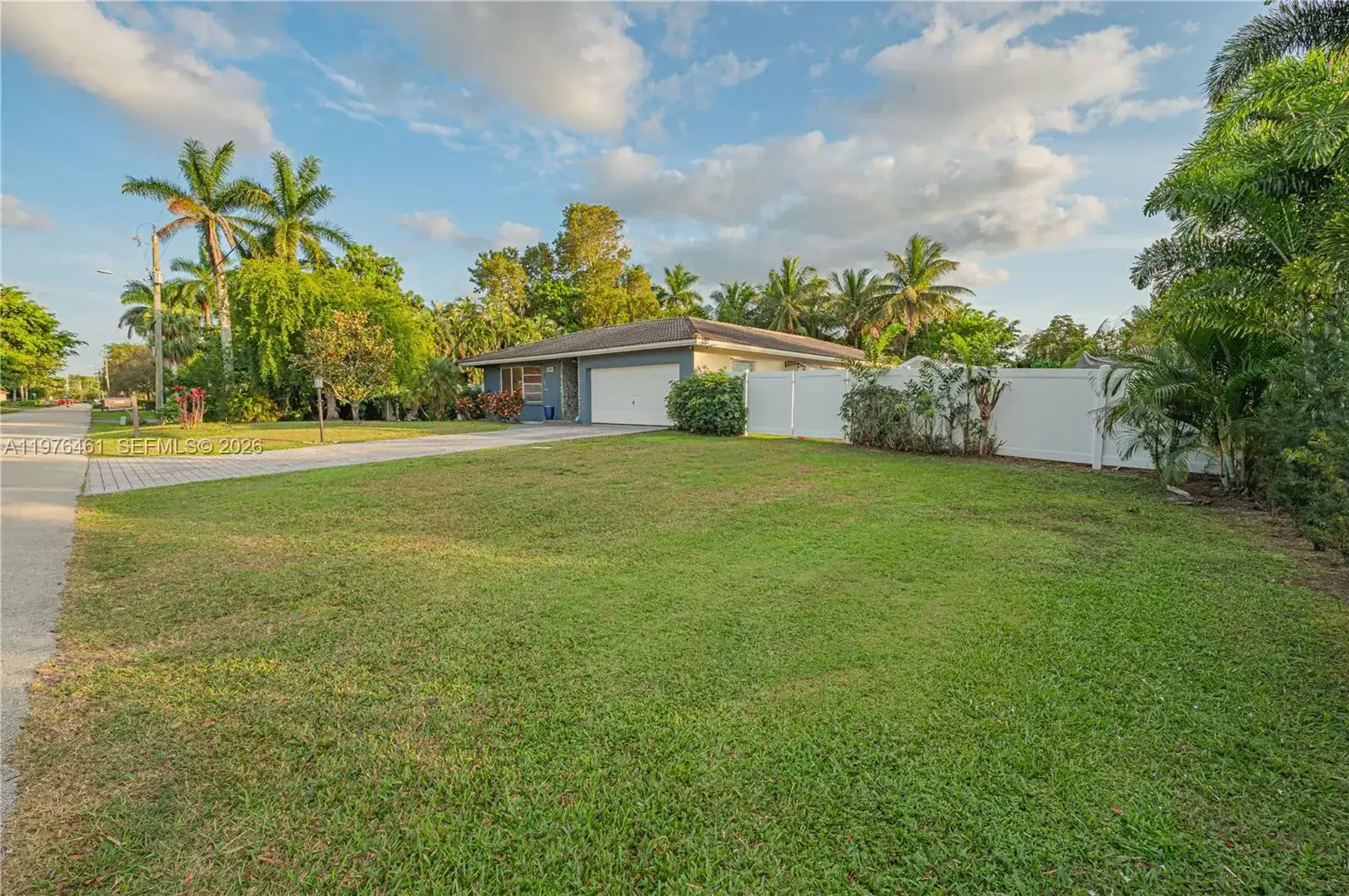 11400 Tara Dr, Plantation FL 33325 photo 4