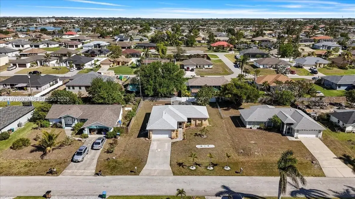 1205 SW 29 Ter, Cape Coral FL 33914 photo 3