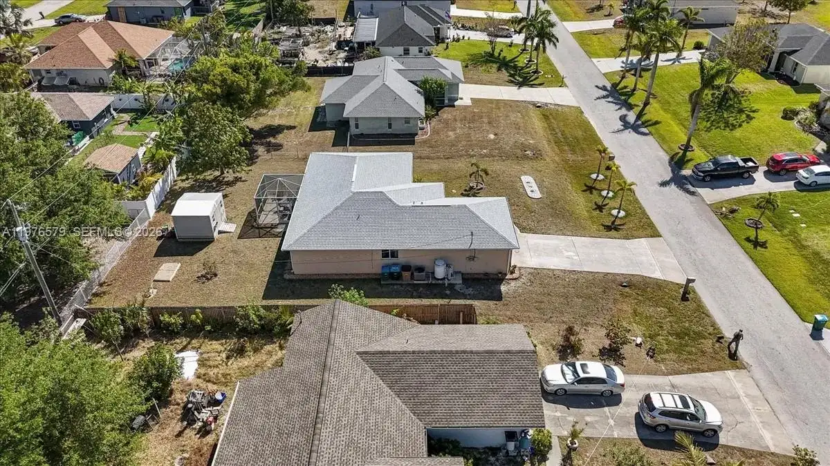 1205 SW 29 Ter, Cape Coral FL 33914 photo 4