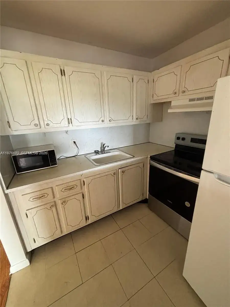 36 Windsor # B, West Palm Beach FL 33417 photo 3
