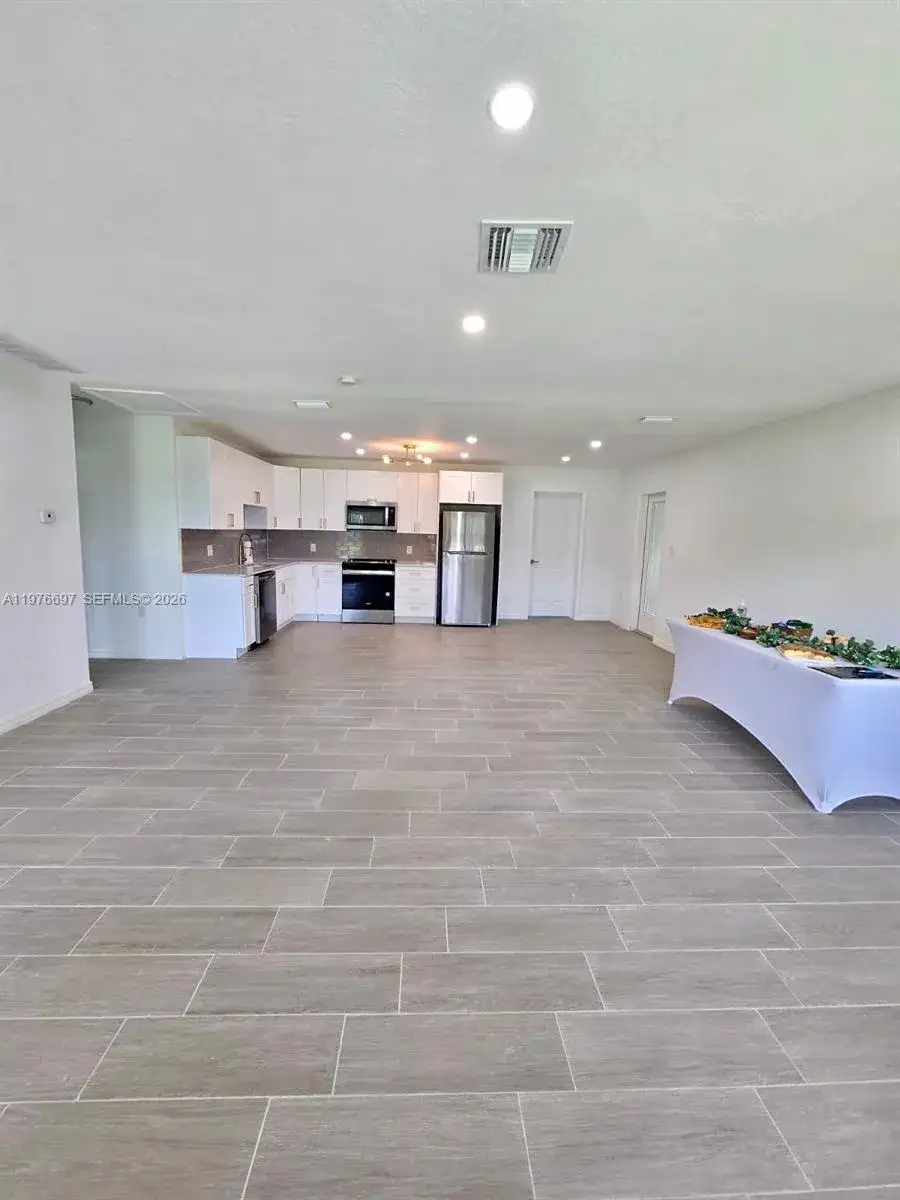 4438 E Riverside Drive, Fort Myers FL 33905 photo 2