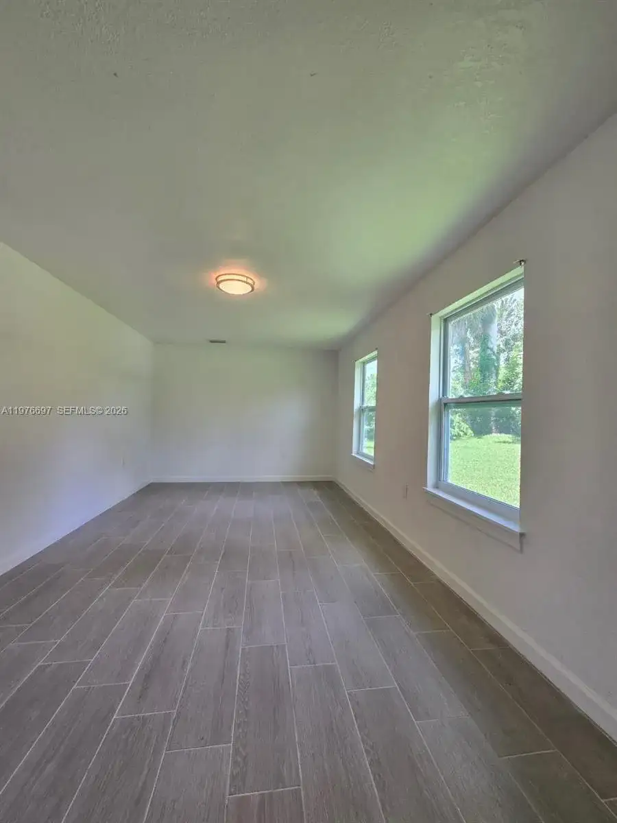 4438 E Riverside Drive, Fort Myers FL 33905 photo 3