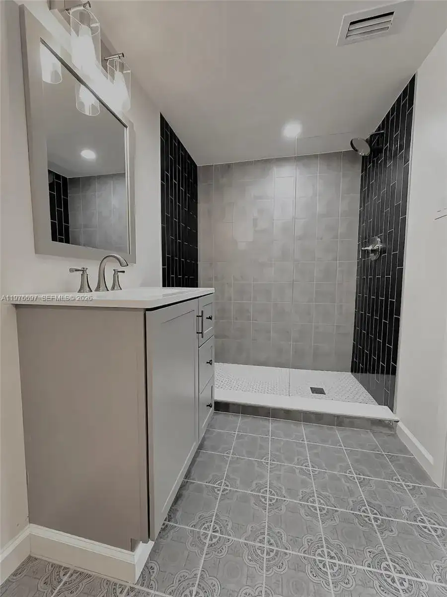 4438 E Riverside Drive, Fort Myers FL 33905 photo 5