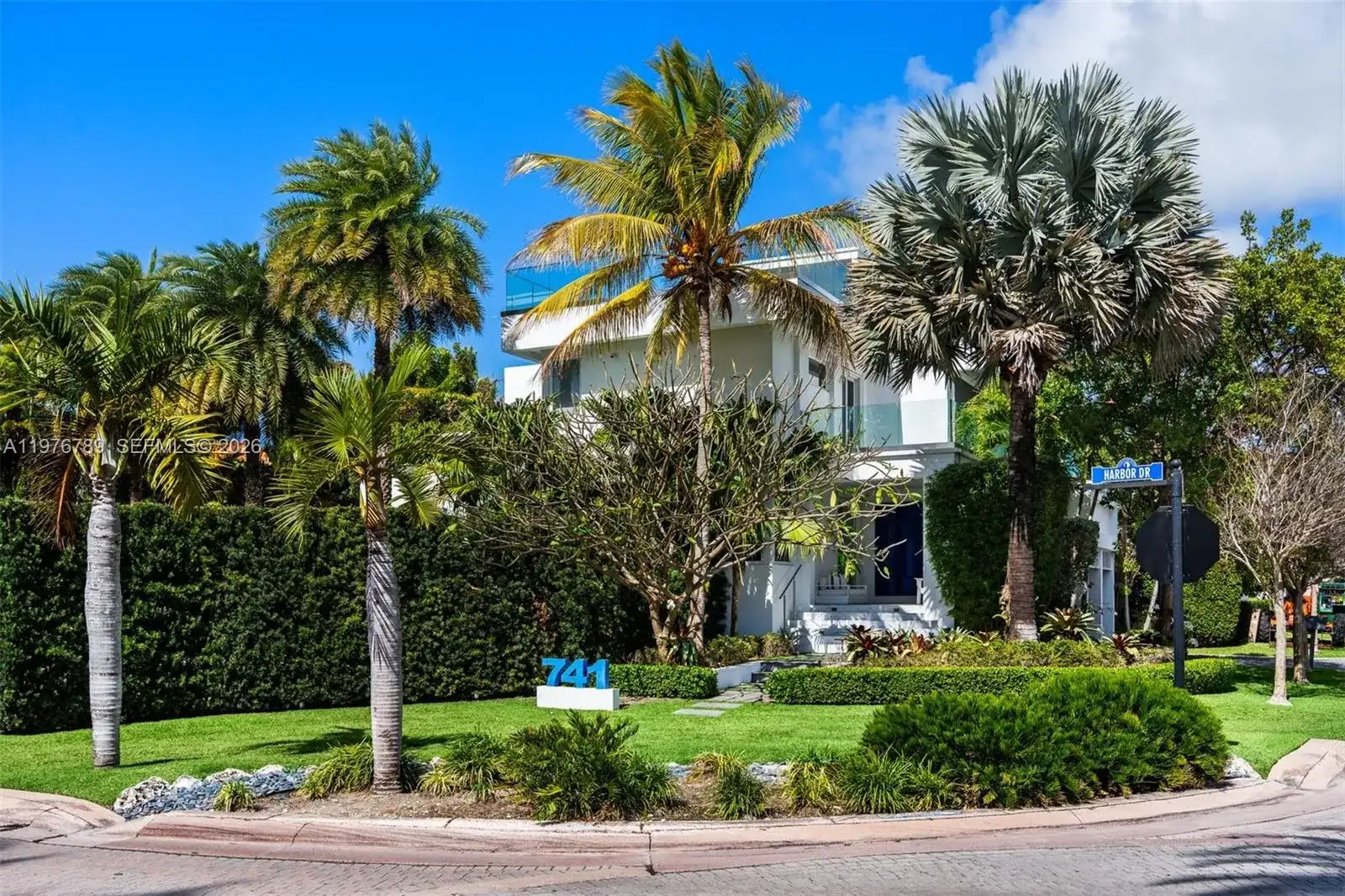 741 Harbor Dr, Key Biscayne FL 33149 photo 3