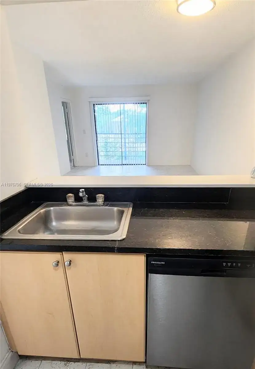 902 NE 209 St # 40, Miami FL 33179 photo 2