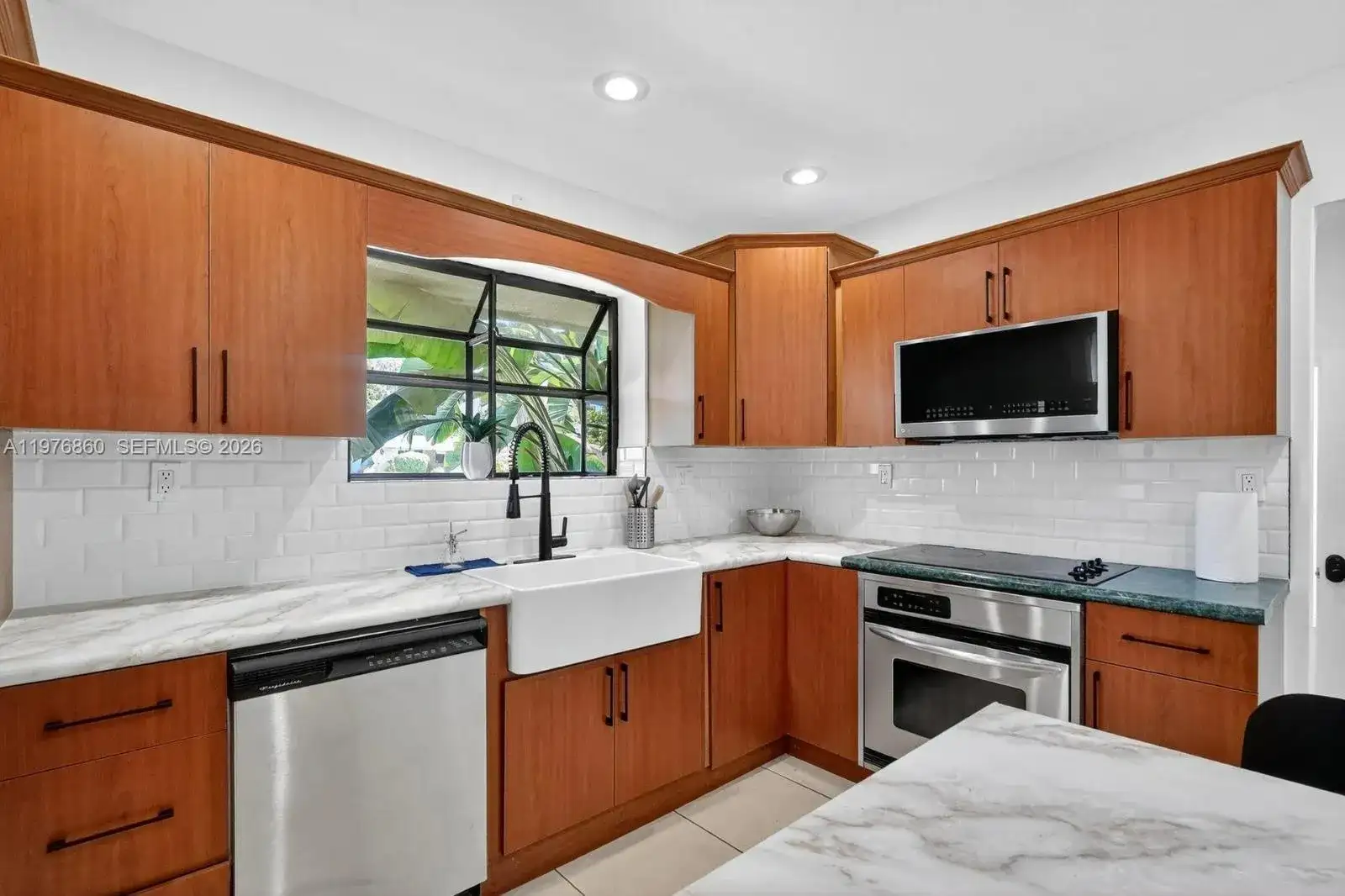 245 NE 175th St, North Miami Beach FL 33162 photo 4
