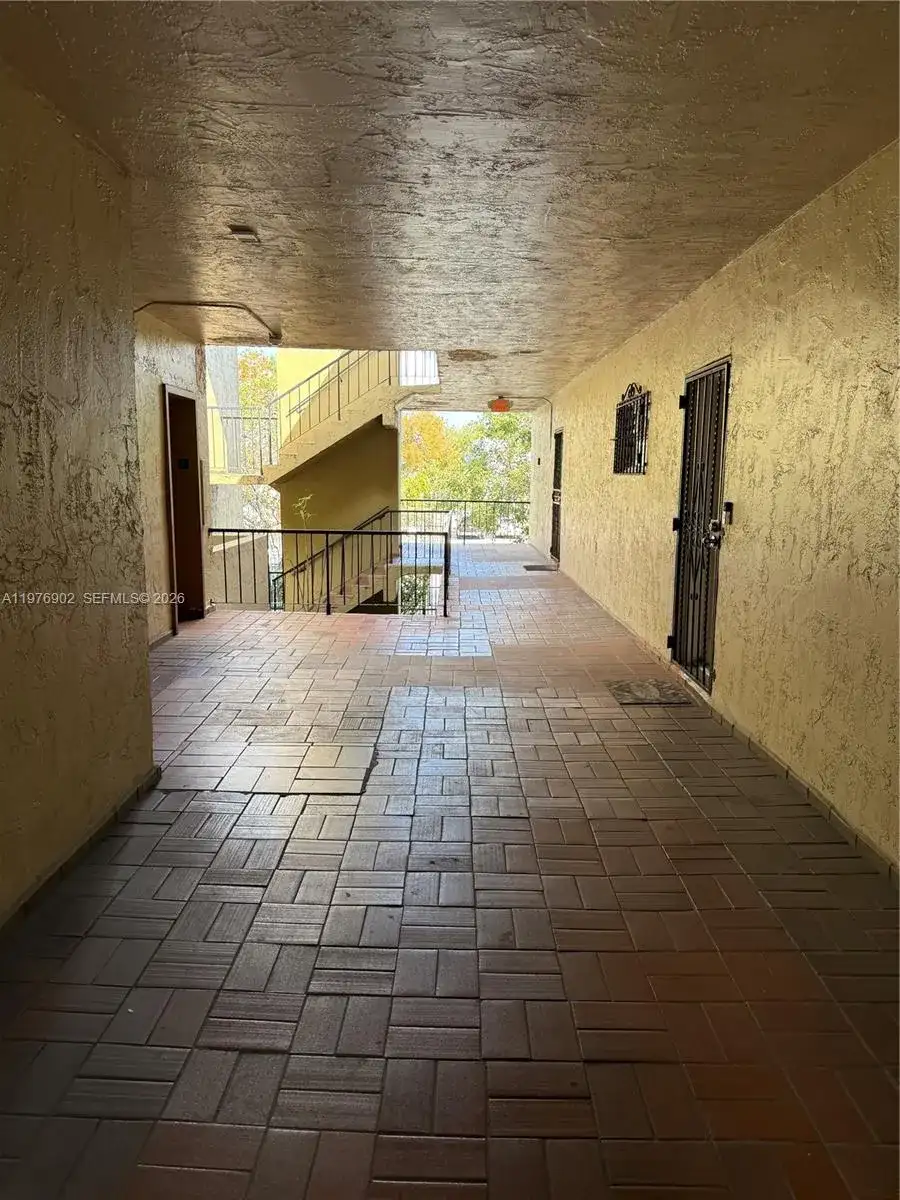 6070 W 18th Ave # 209, Hialeah FL 33012 photo 4