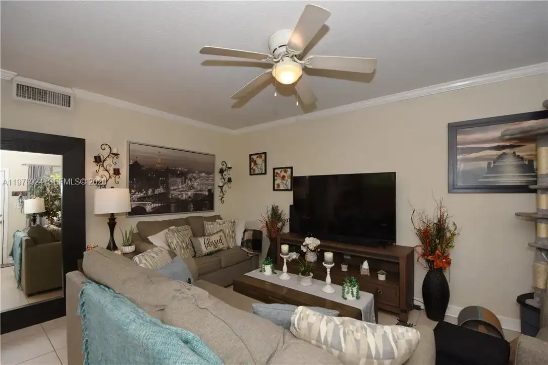 3050 NE 5th Ter # 8, Wilton Manors FL 33334 photo 4