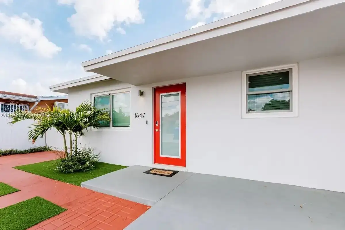 1647 NW 29th Ave, Miami FL 33125 photo 2