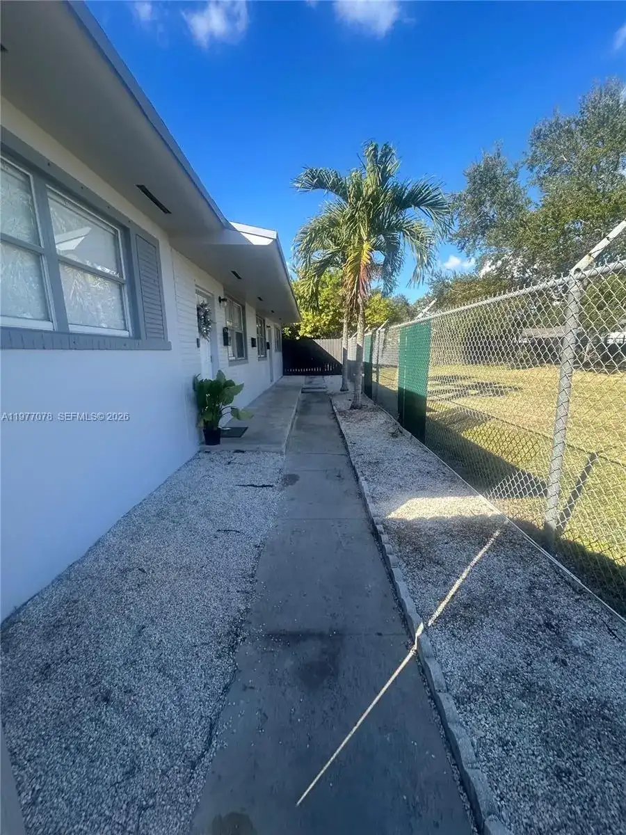 2929 NW 47th St # 2, Miami FL 33142 photo 3