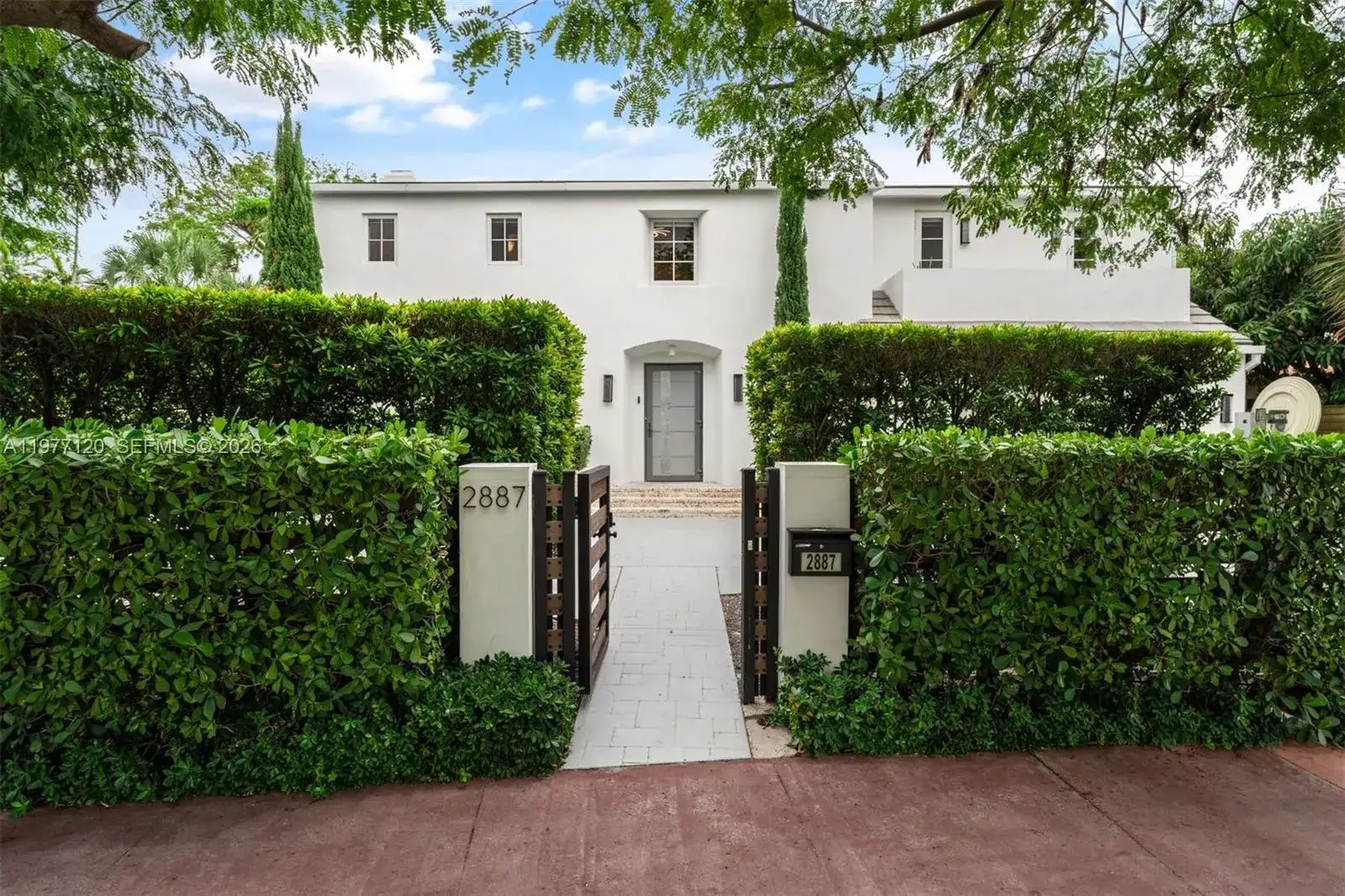 2887 Pine Tree Dr, Miami Beach FL 33140 photo 4