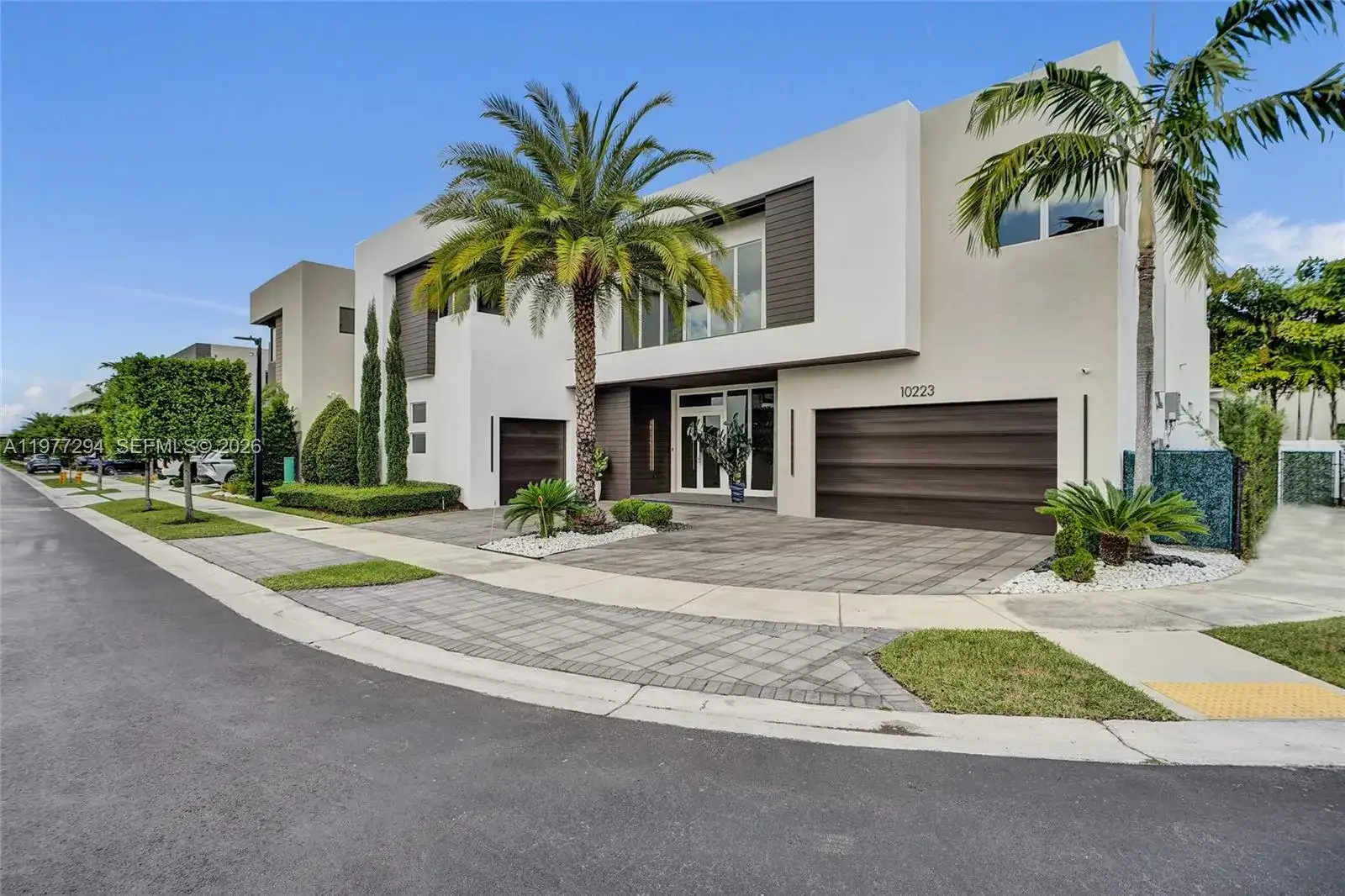 10223 NW 75th Ter, Doral FL 33178 photo 4