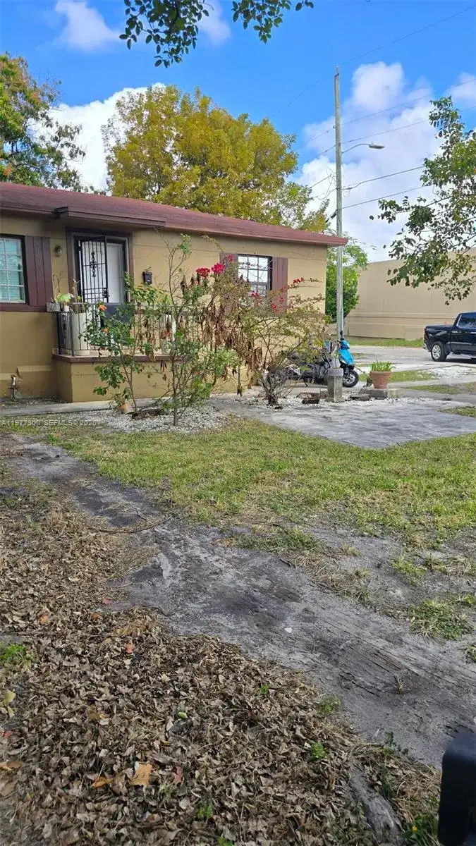 6910 NW 5th Pl, Miami FL 33150 photo 2