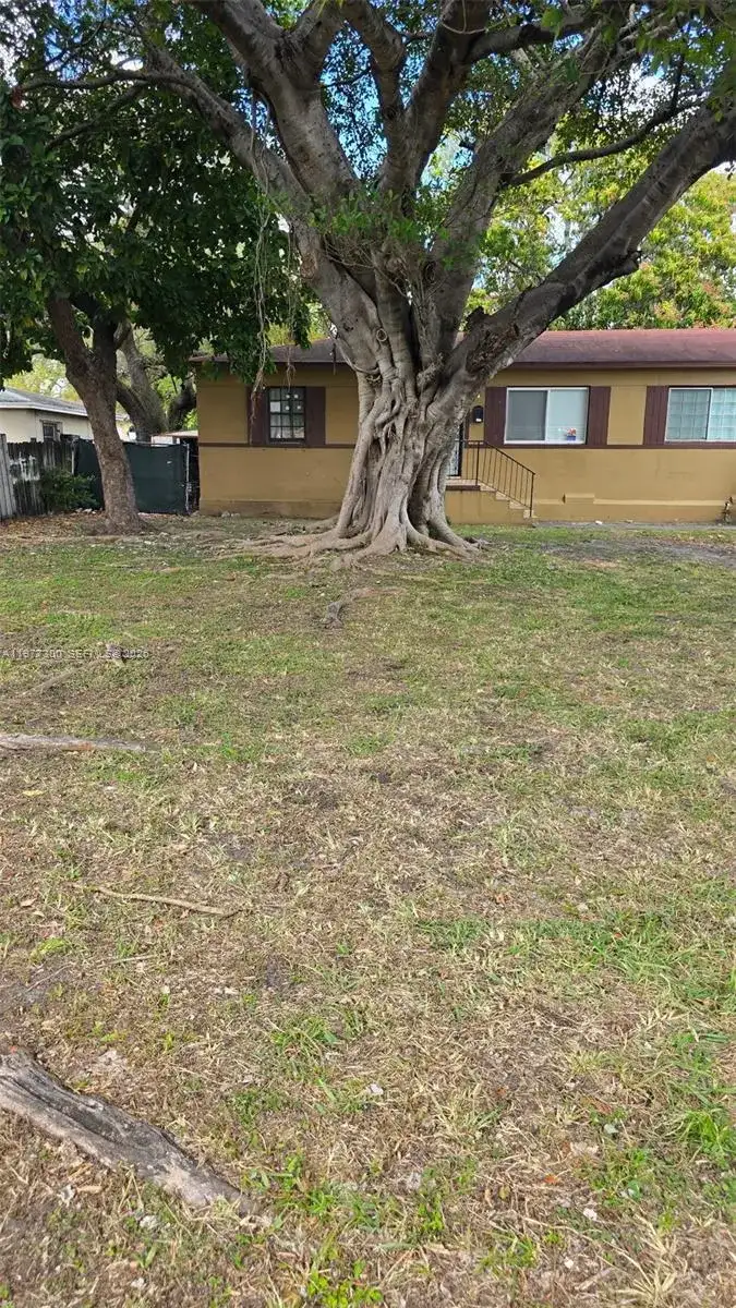 6910 NW 5th Pl, Miami FL 33150 photo 3