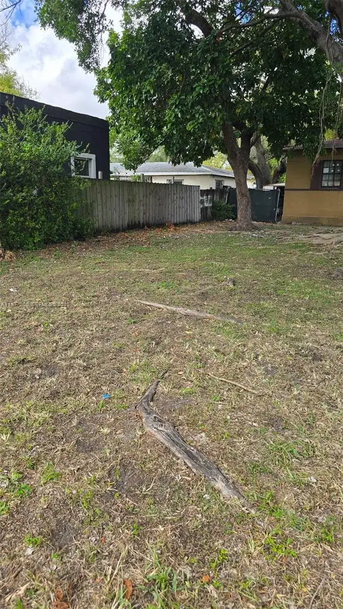 6910 NW 5th Pl, Miami FL 33150 photo 4