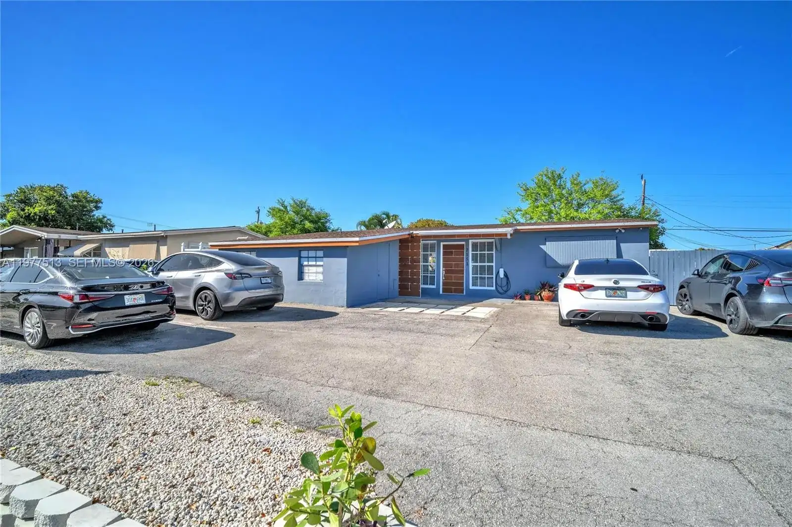 7151 Taft St, Hollywood FL 33024 photo 2