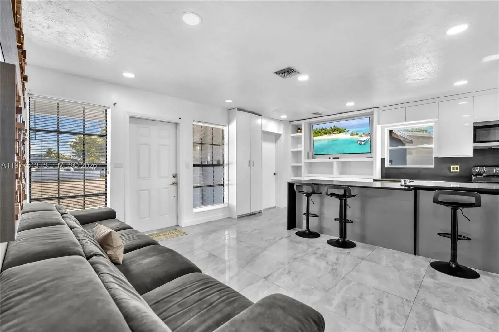 7151 Taft St, Hollywood FL 33024 photo 4