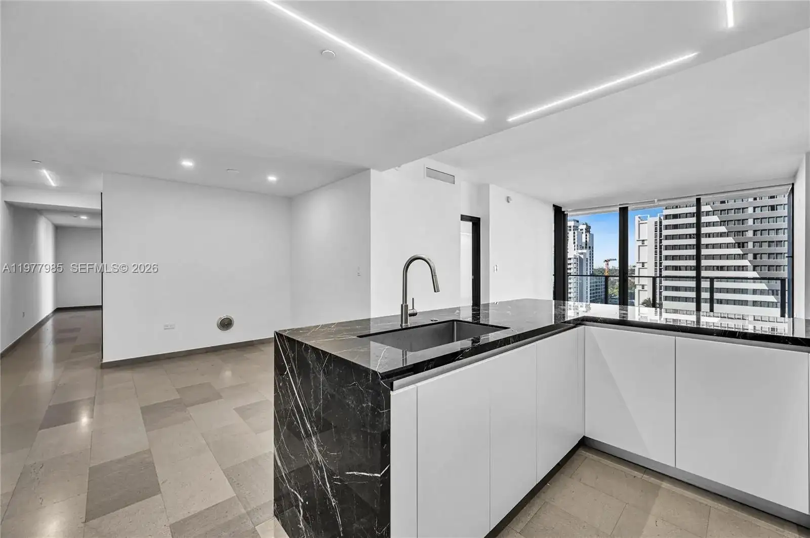 88 SW 7th St # 806, Miami FL 33130 photo 3