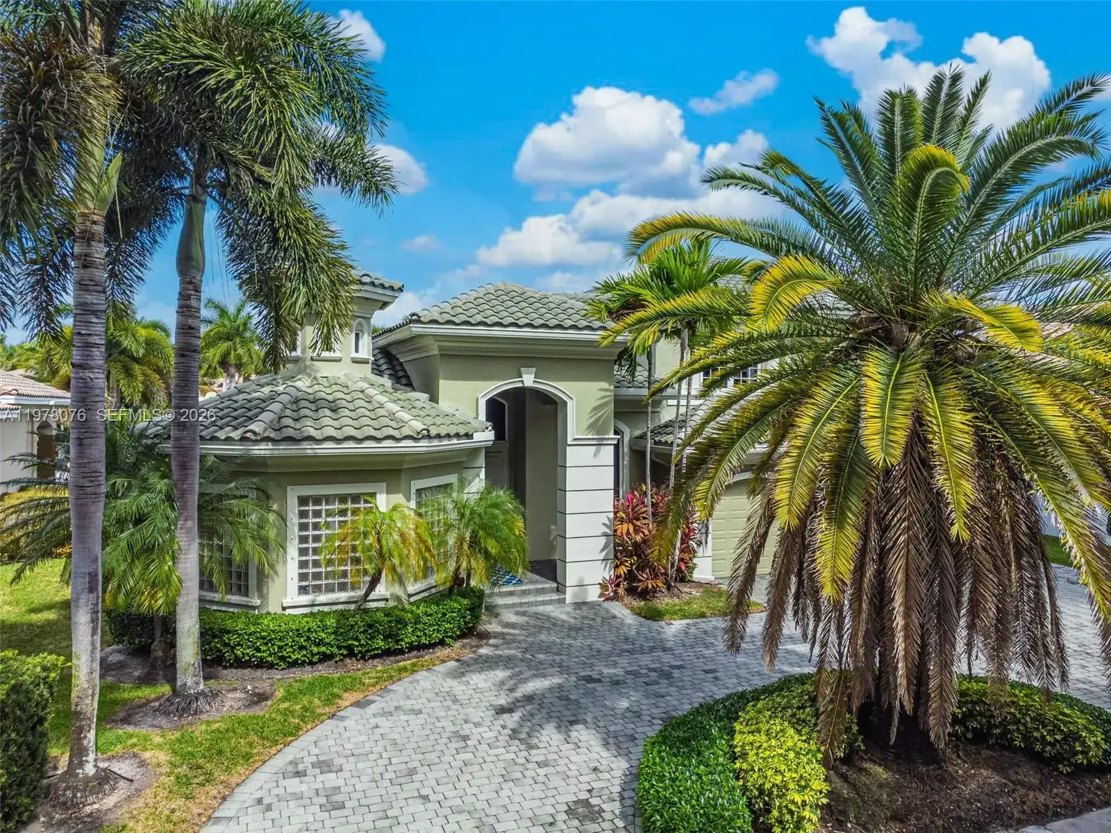 10221 Blue Palm St, Plantation FL 33324 photo 3
