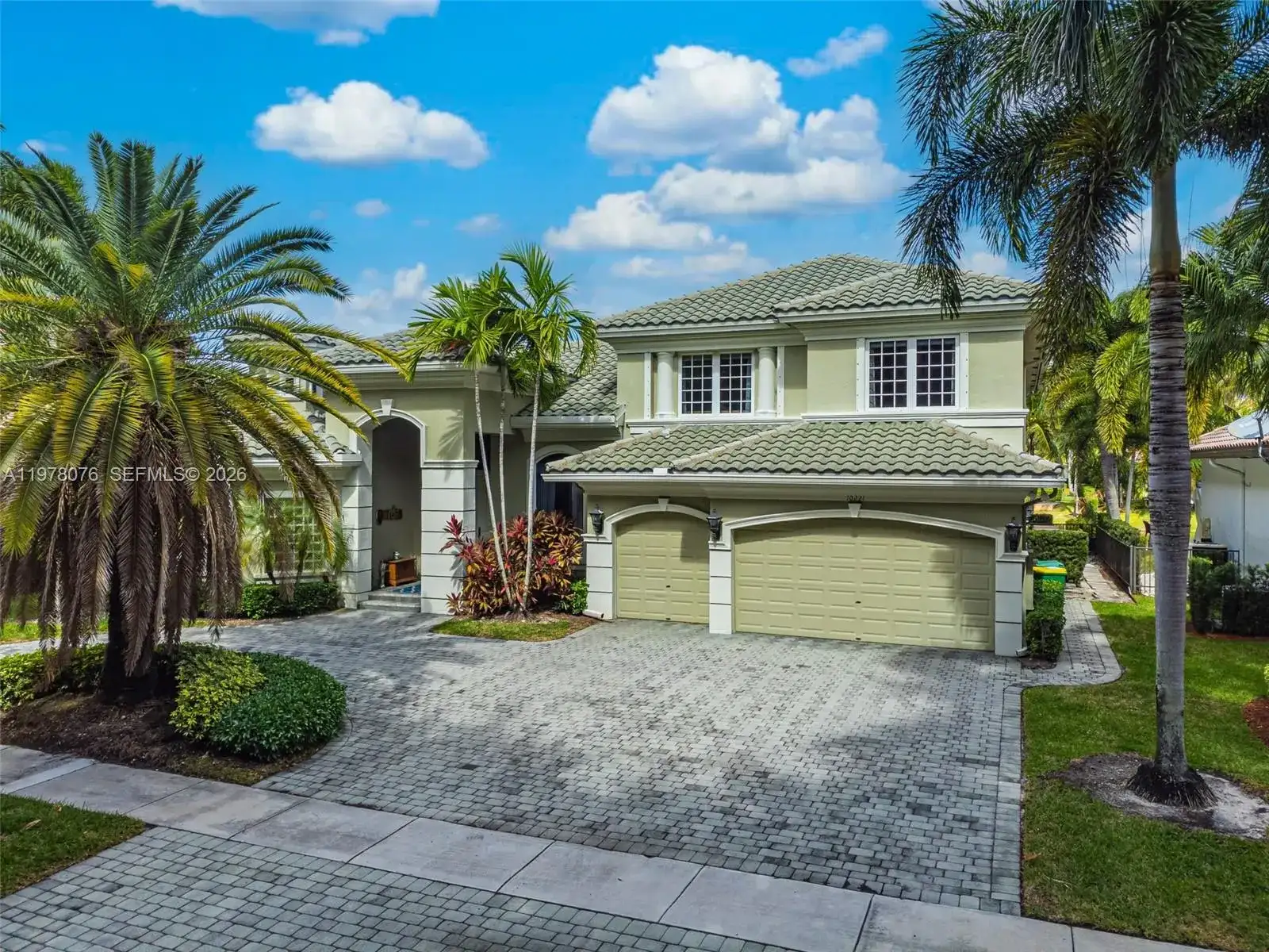 10221 Blue Palm St, Plantation FL 33324 photo 5