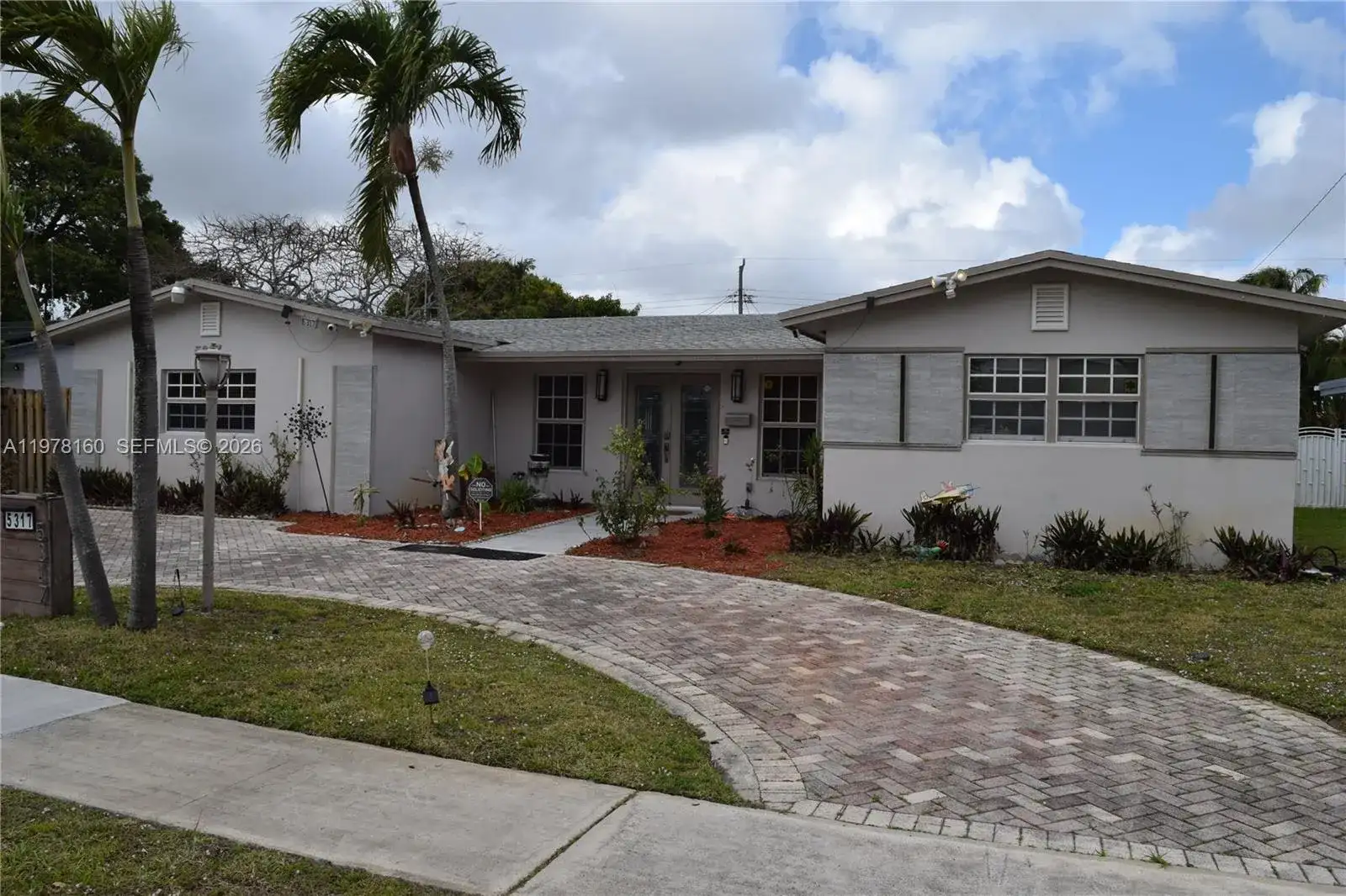 5317 Van Buren St, Hollywood FL 33021 photo 2
