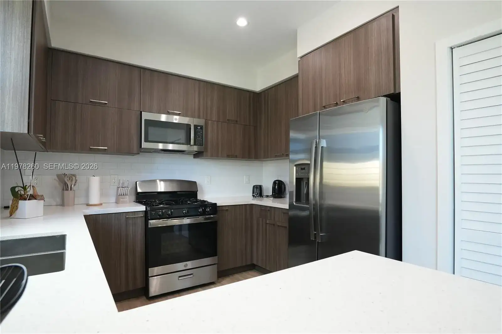 211 SE 4th St # 3, Hallandale Beach FL 33009 photo 2