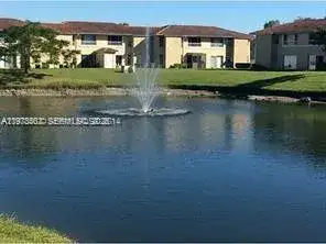 918 Twin Lakes Dr # M, Coral Springs FL 33071 photo 2