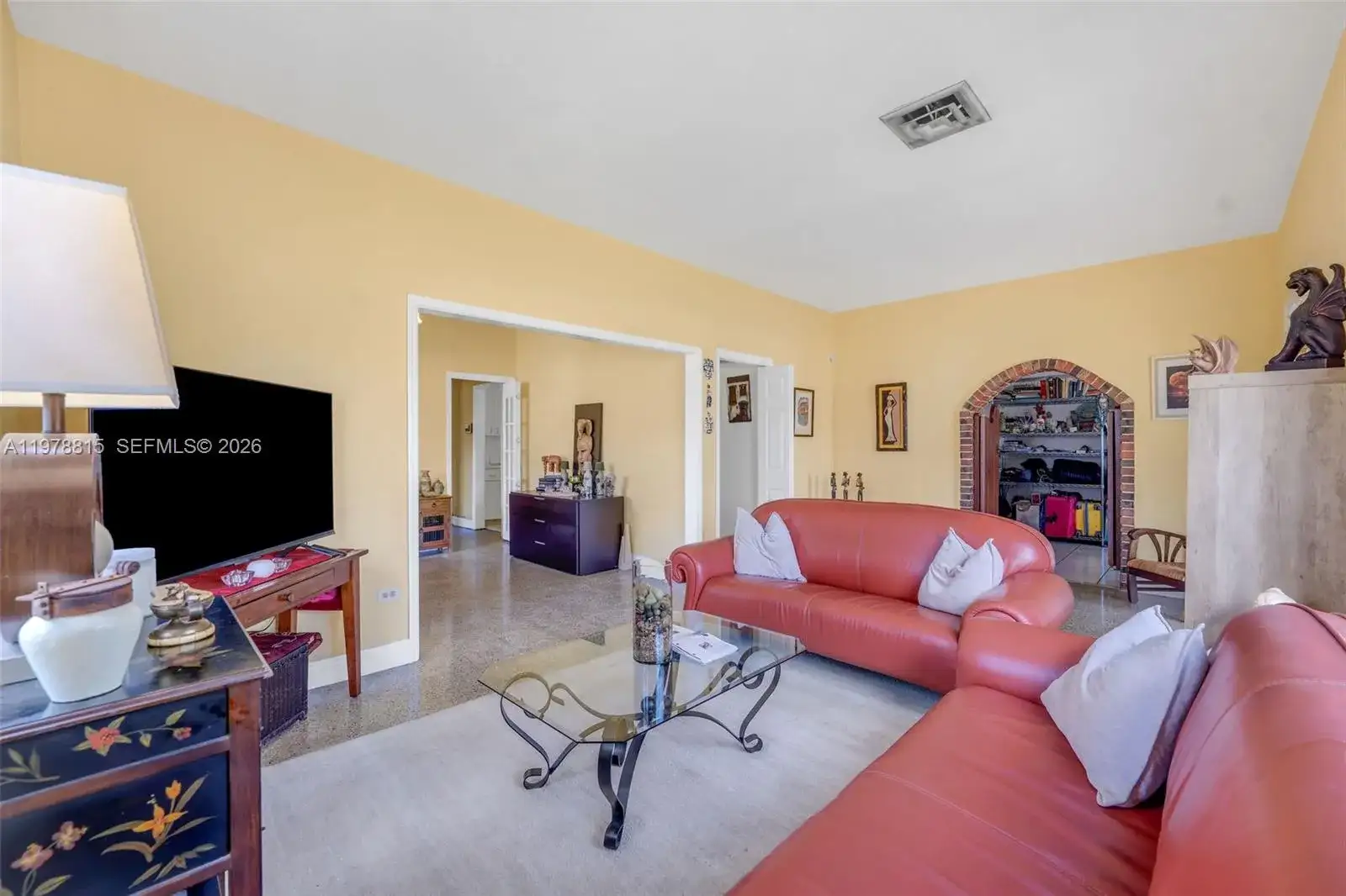 2048 NE 180th St, North Miami Beach FL 33162 photo 4