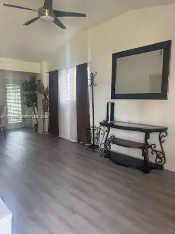 850 NW 84th St, Miami FL 33150 photo 2