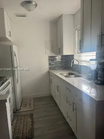 850 NW 84th St, Miami FL 33150 photo 3