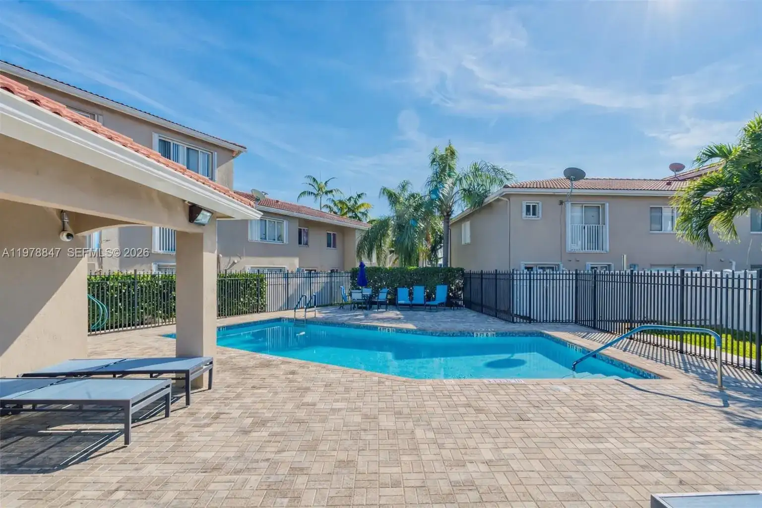 126 Riviera Cir, Weston FL 33326 photo 2