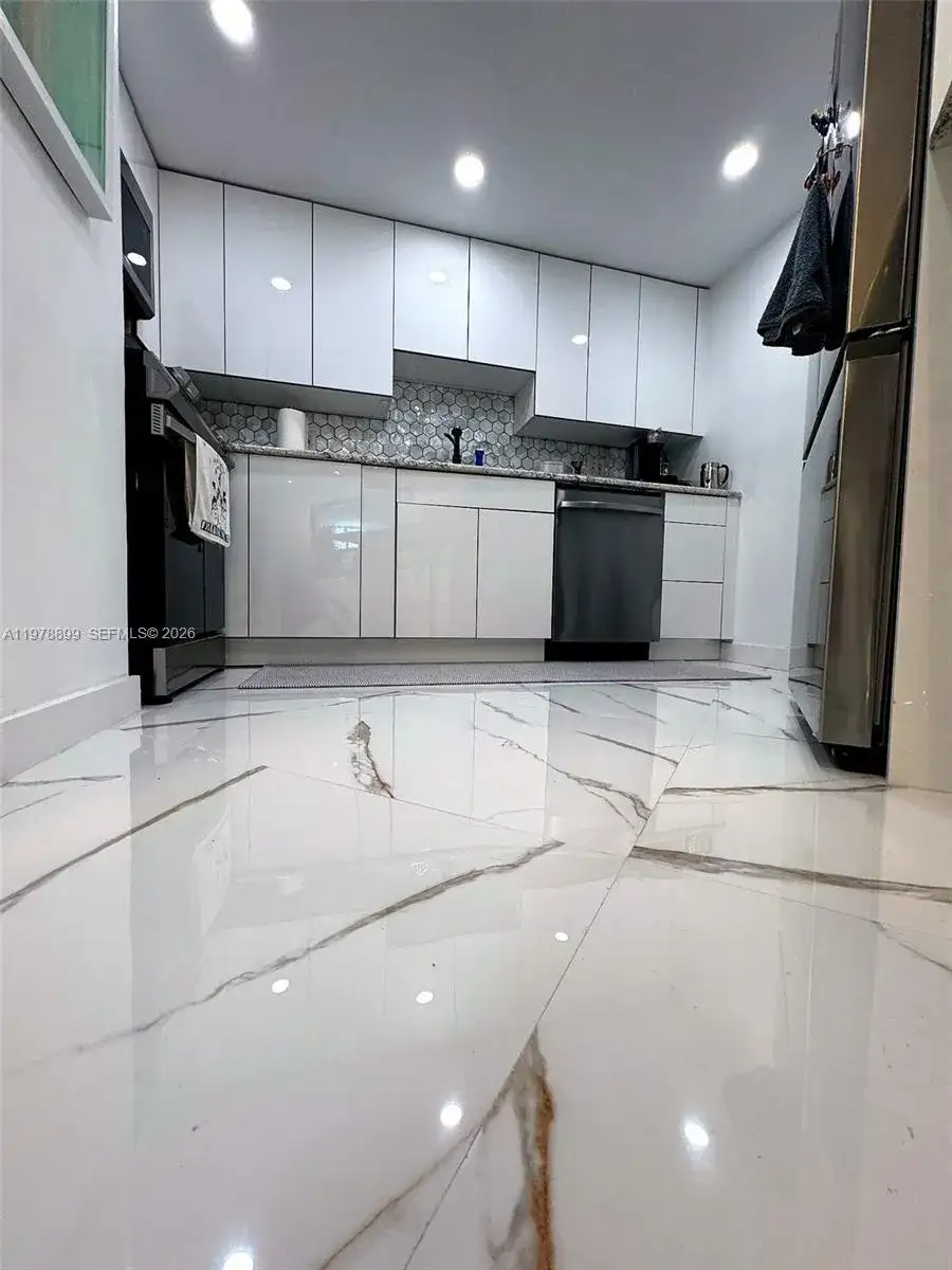 999 Brickell Bay Dr # 710, Miami FL 33131 photo 2