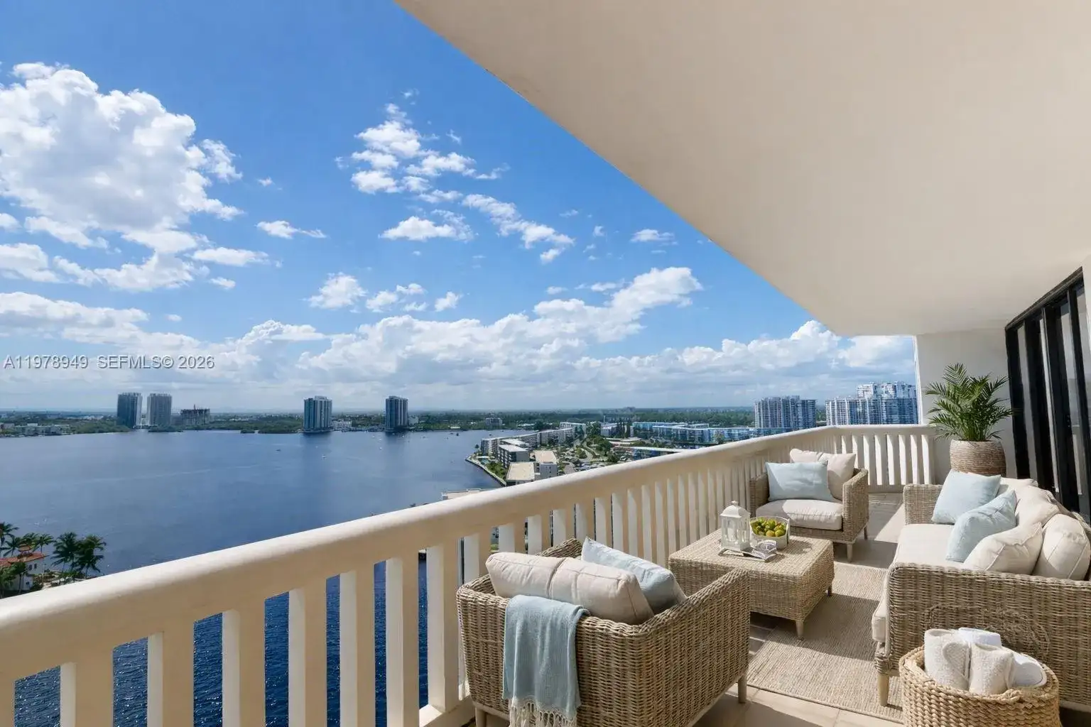 1000 W Island Blvd # 1812, Aventura FL 33160 photo 3