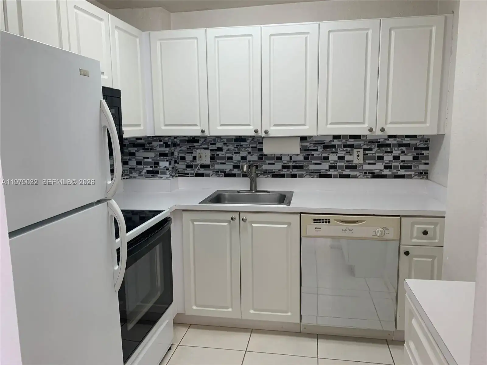 9360 Fontainebleau Blvd # 406, Miami FL 33172 photo 2