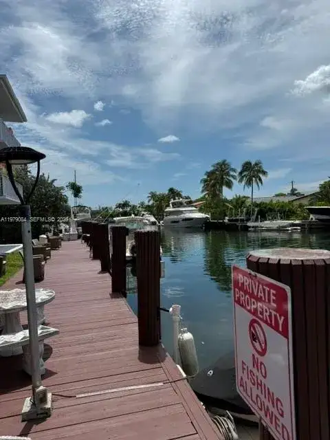 2430 NE 135th St # 102, North Miami FL 33181 photo 2