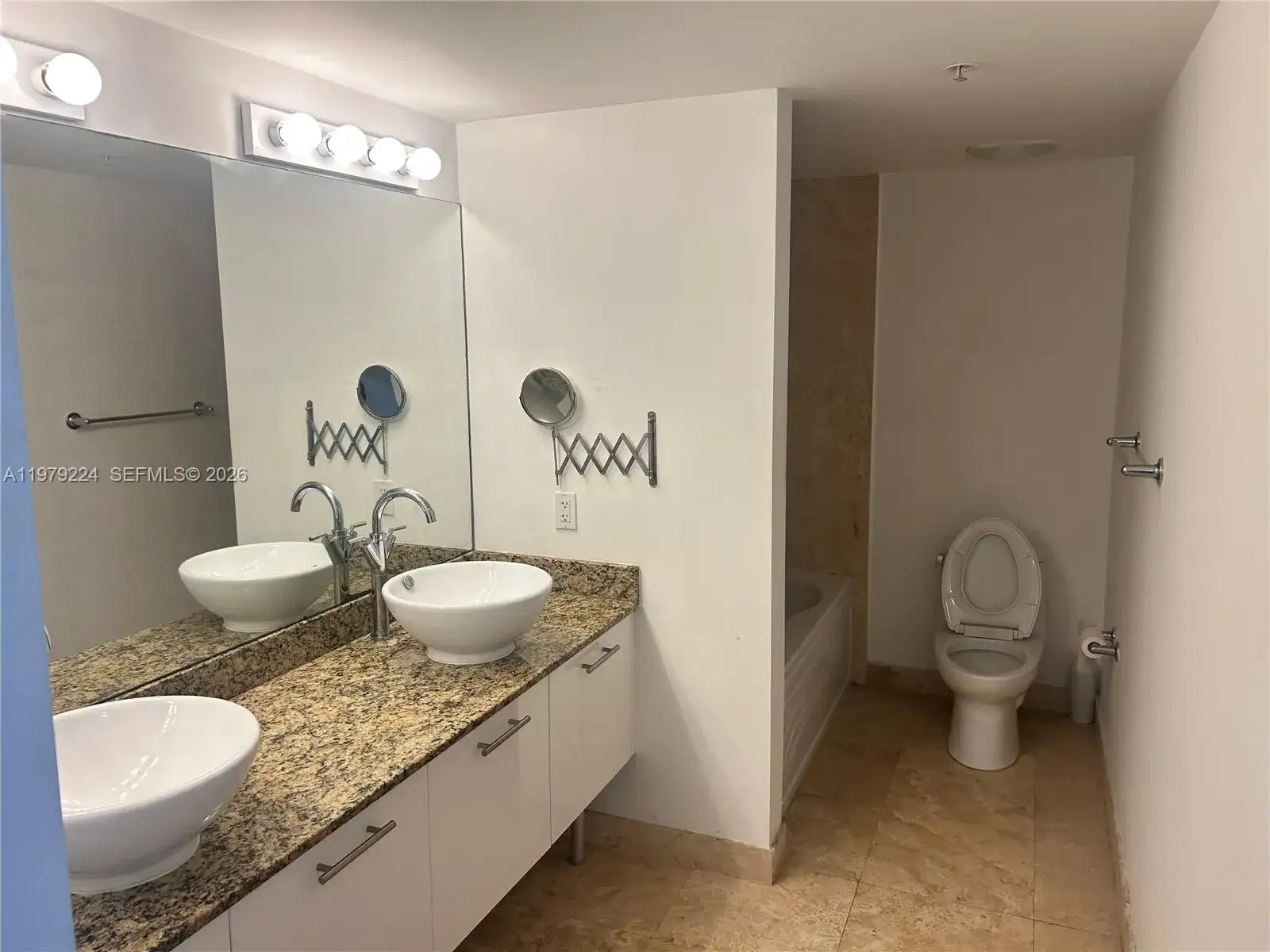 41 SE 5th St # 907, Miami FL 33131 photo 4