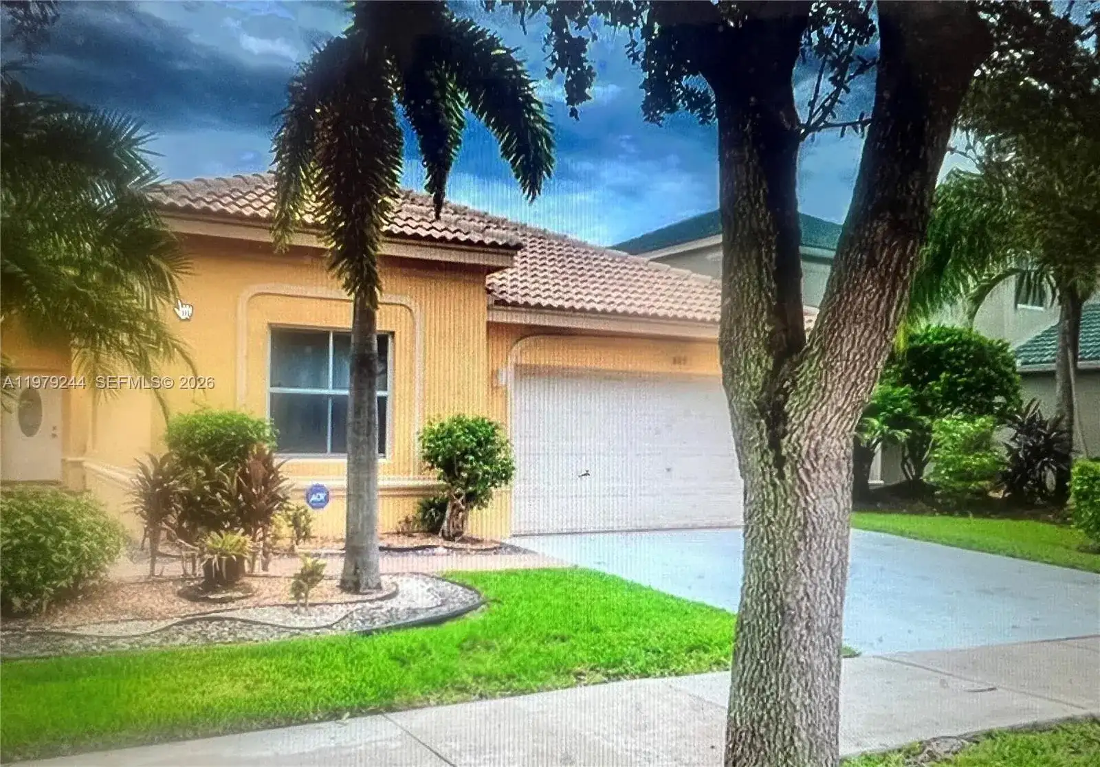 803 Vista Meadows Dr, Weston FL 33327 photo 2