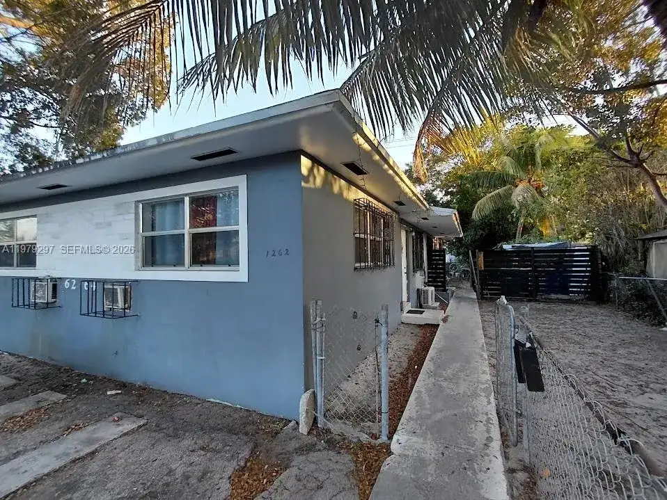1262 NW 46th St, Miami FL 33142 photo 3