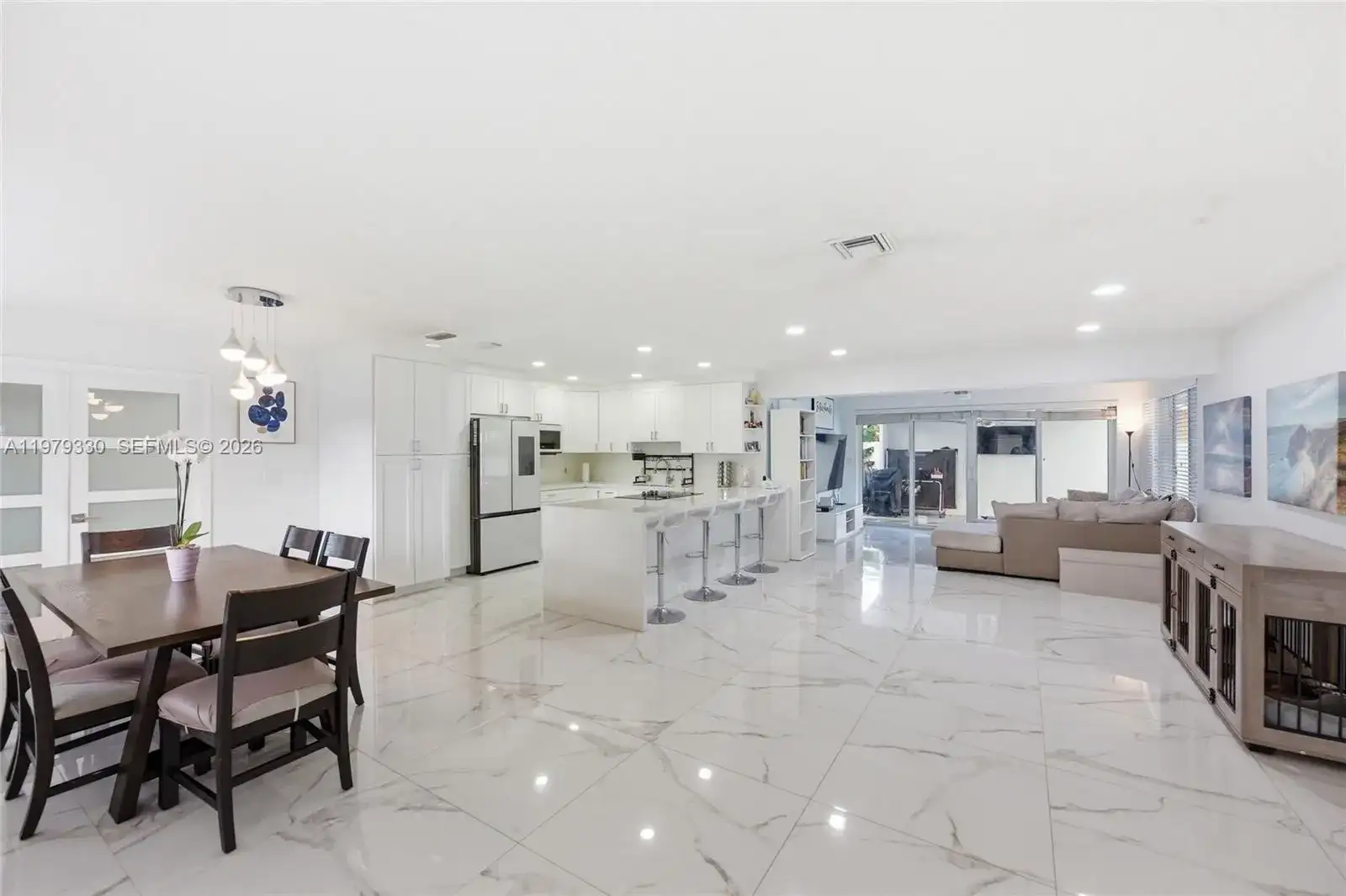 1101 NW 86th Ter, Pembroke Pines FL 33024 photo 4