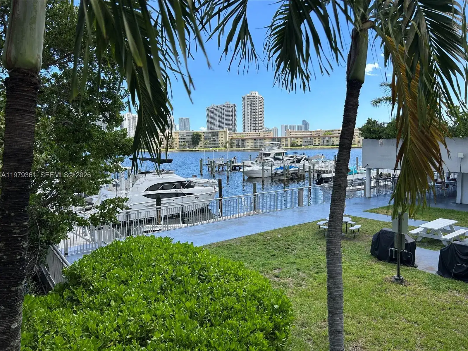 18031 Biscayne Blvd # 904, Aventura FL 33160 photo 2