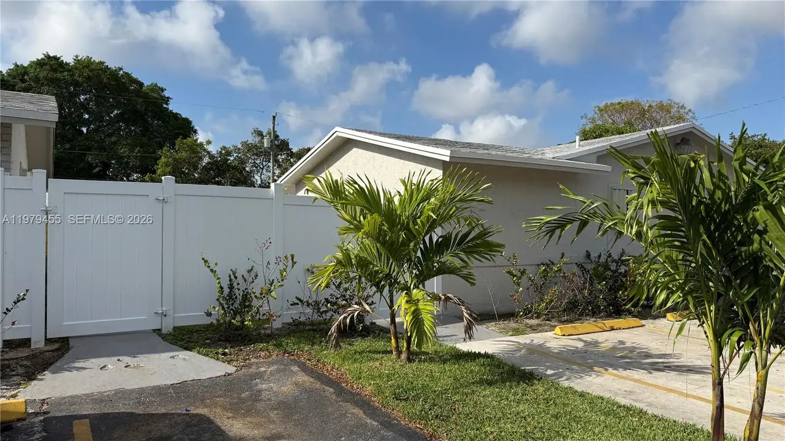 216 NW 12th St, Pompano Beach FL 33060 photo 2
