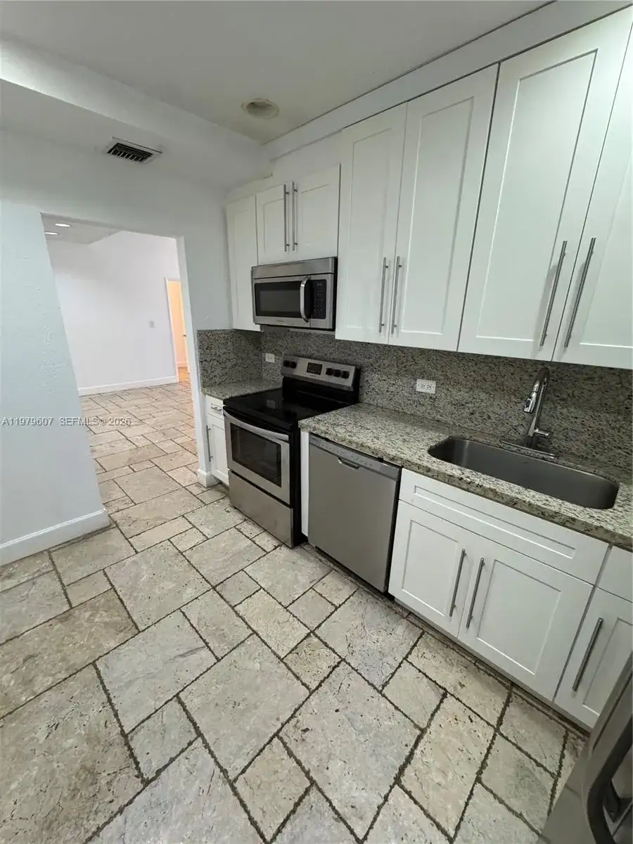 20505 E Country Club Dr # 135, Aventura FL 33180 photo 2