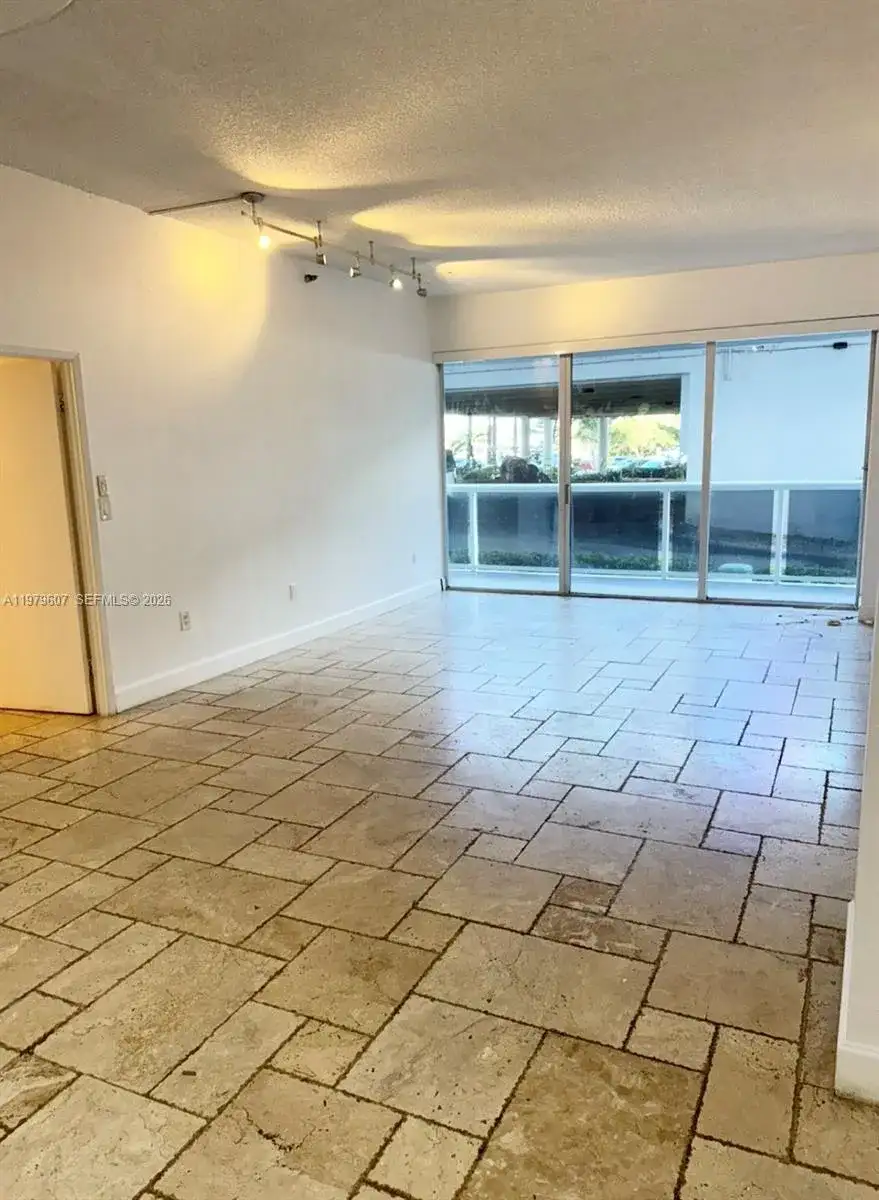 20505 E Country Club Dr # 135, Aventura FL 33180 photo 4