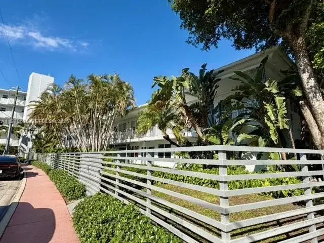 2445 Lake Pancoast Dr # 7, Miami Beach FL 33140 photo 3