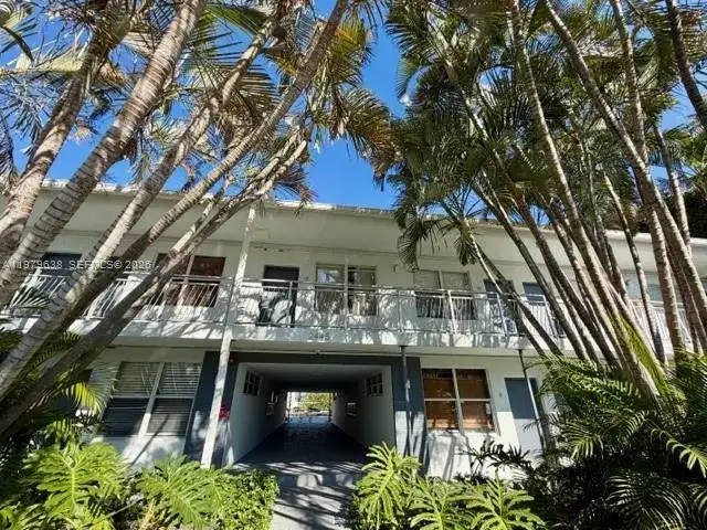 2445 Lake Pancoast Dr # 7, Miami Beach FL 33140 photo 4